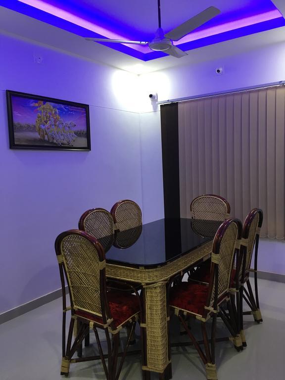 Rams Guest House Near Lulu Mall トリバンドラム エクステリア 写真