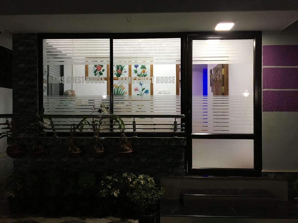 Rams Guest House Near Lulu Mall トリバンドラム エクステリア 写真